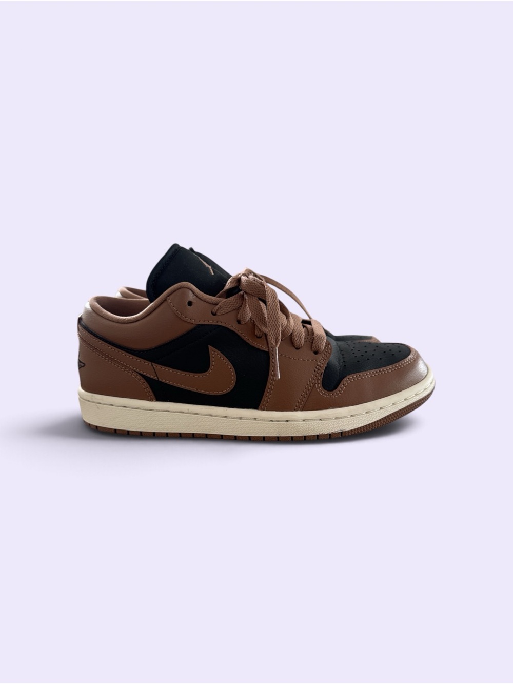 Nike Low Top Sneaker in Brown and Black Size 8